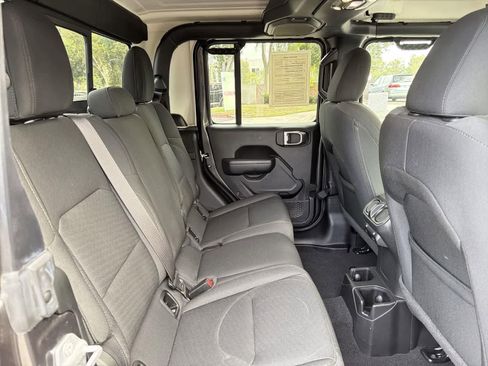 Used 2022 Jeep Gladiator Sport image 30