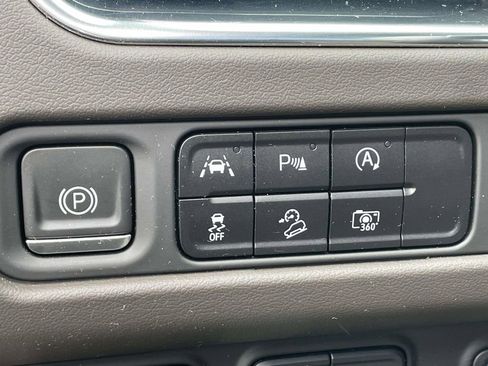 Used 2023 Chevrolet Tahoe Z71 w/ Luxury Package image 21