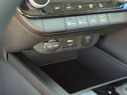 New 2026 Hyundai Elantra Hybrid FWD image 32
