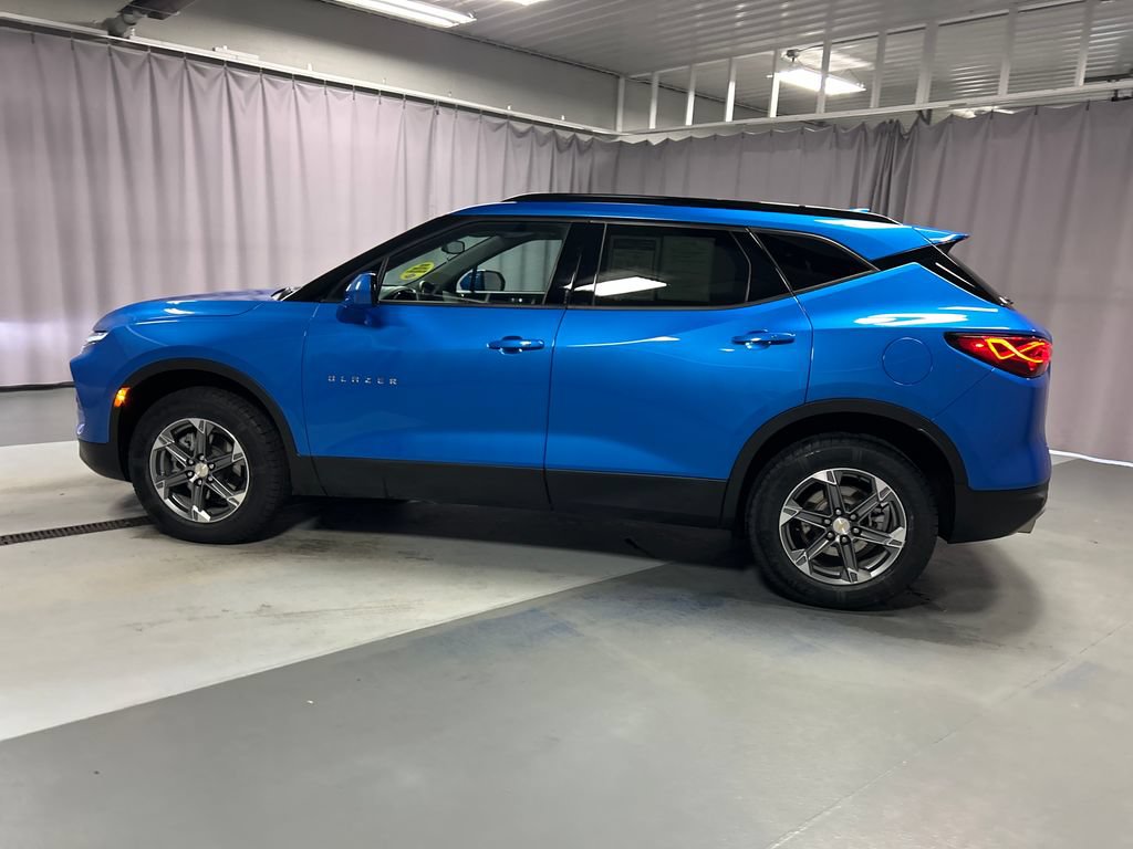 Used 2024 Chevrolet Blazer LT w/ Convenience Package FWD image 4