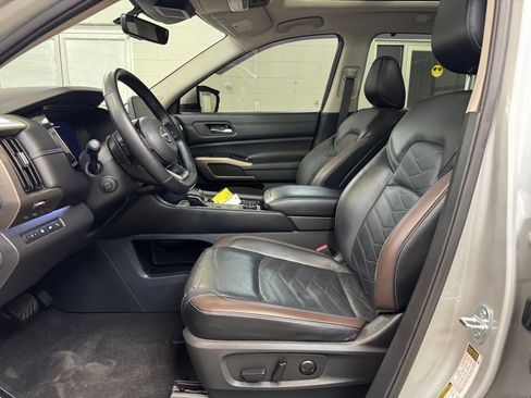 Used 2023 Nissan Pathfinder Platinum w/ Cargo Package image 12
