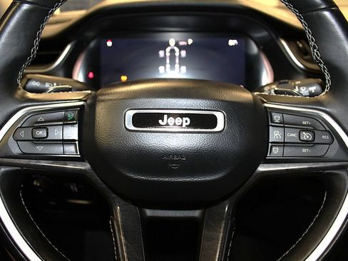 Certified 2022 Jeep Grand Cherokee L Limited AWD/4WD image 12