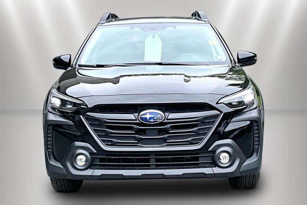Used 2025 Subaru Outback Onyx Edition XT AWD/4WD image 2