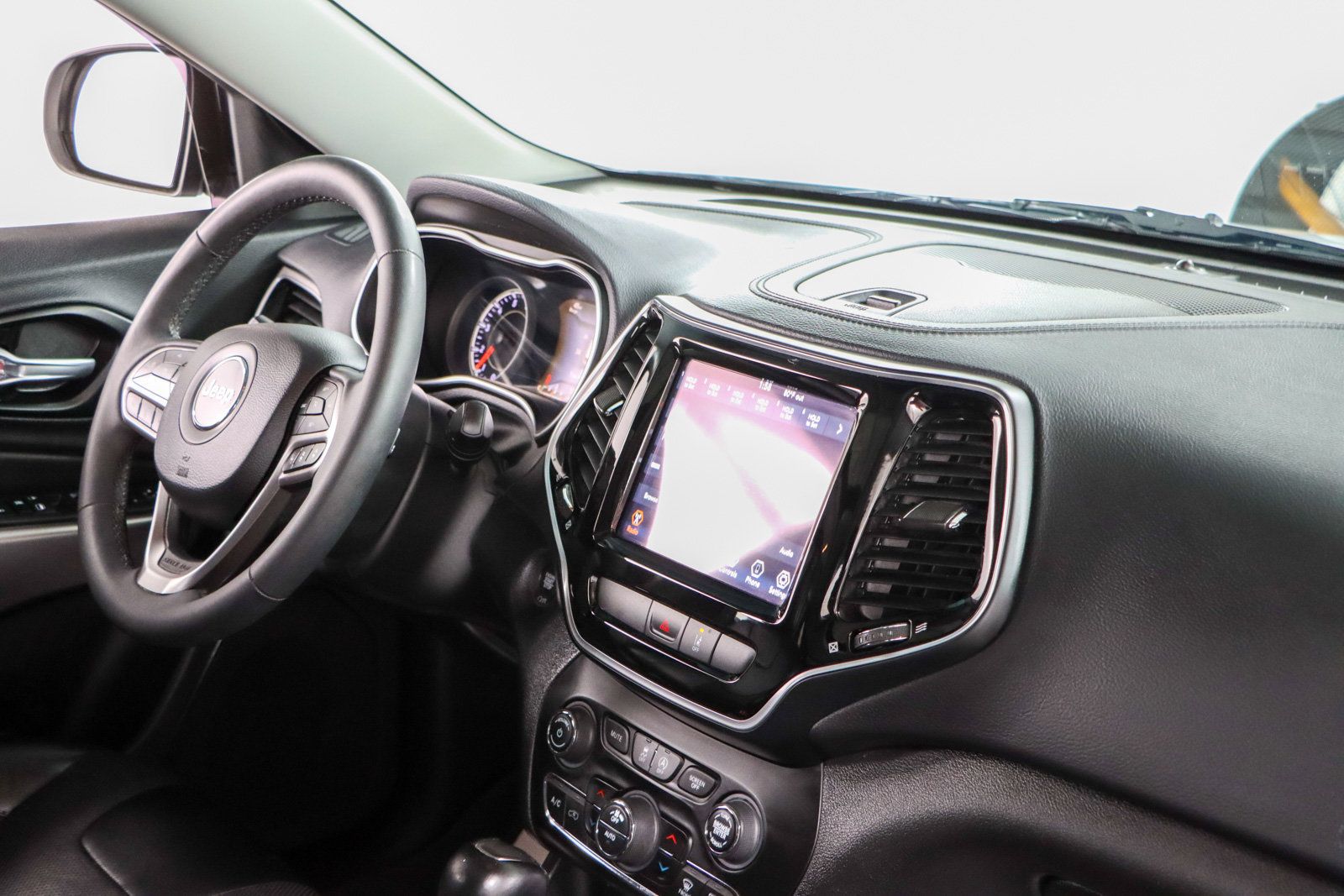 Used 2022 Jeep Cherokee Limited AWD/4WD image 26