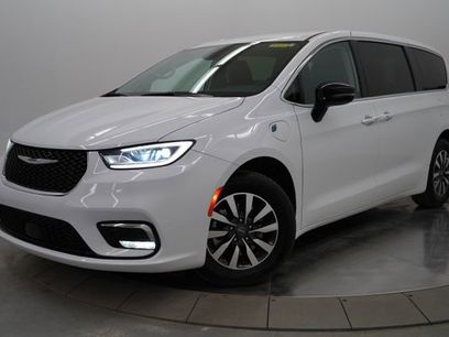 Used 2024 Chrysler Pacifica Limited
