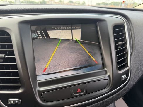 Used 2017 Chrysler 200 Limited Platinum w/ Comfort & Convenience Group FWD image 25