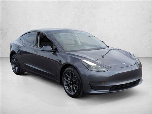 Used 2023 Tesla Model 3 Standard Range image 3