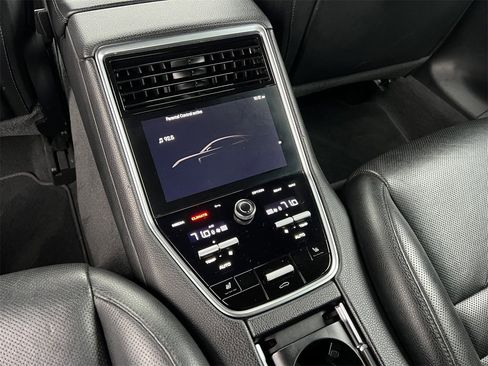 Used 2022 Porsche Panamera Platinum Edition image 22