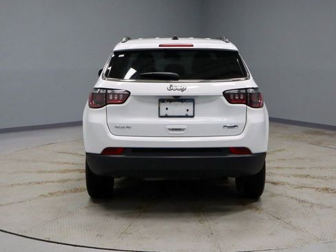 Used 2025 Jeep Compass Latitude image 9