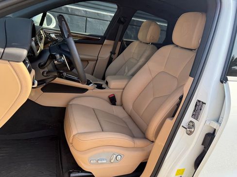 Certified 2026 Porsche Macan image 5