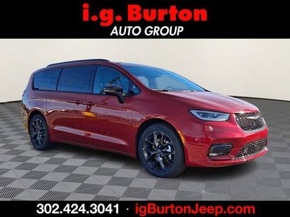 New 2026 Chrysler Pacifica Limited w/ S Appearance Package