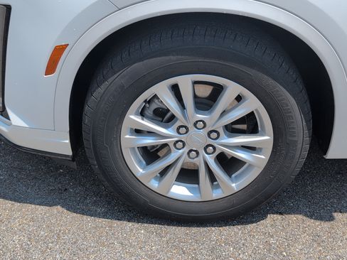 Certified 2024 Cadillac XT6 Luxury w/ LPO, Floor Liner Package AWD/4WD image 11