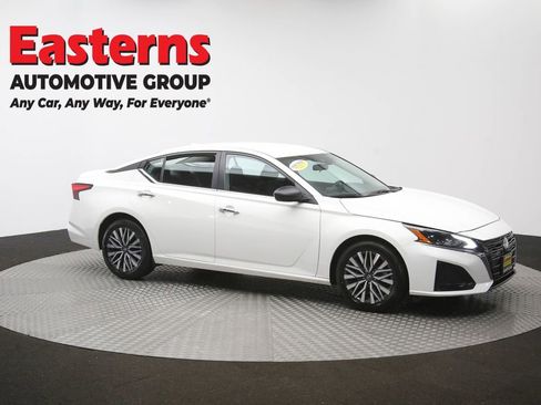 Used 2025 Nissan Altima 2.5 SV FWD image 46