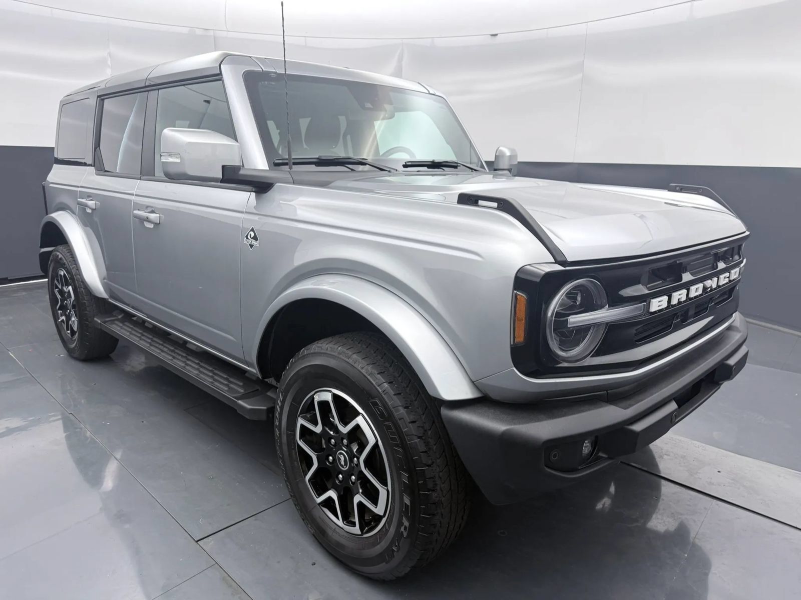 Used 2024 Ford Bronco Outer Banks AWD/4WD image 1