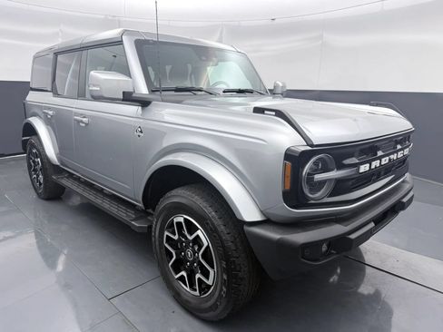 Used 2024 Ford Bronco Outer Banks AWD/4WD image 1