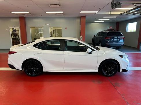 Certified 2025 Toyota Camry SE AWD/4WD image 3