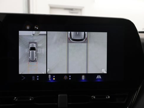 Used 2025 Chevrolet Equinox RS w/ Safety and Technology Package AWD/4WD image 19