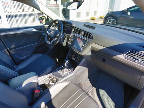 Used 2022 Volkswagen Tiguan SE FWD image 19