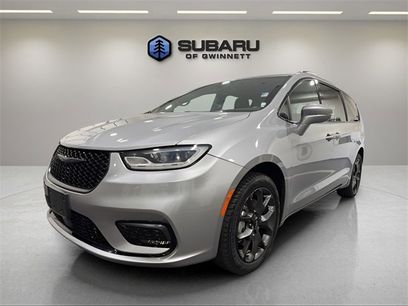 Used 2021 Chrysler Pacifica Touring-L w/ Uconnect Theater Family Group