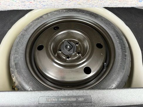 Used 2017 Ford Explorer XLT image 16