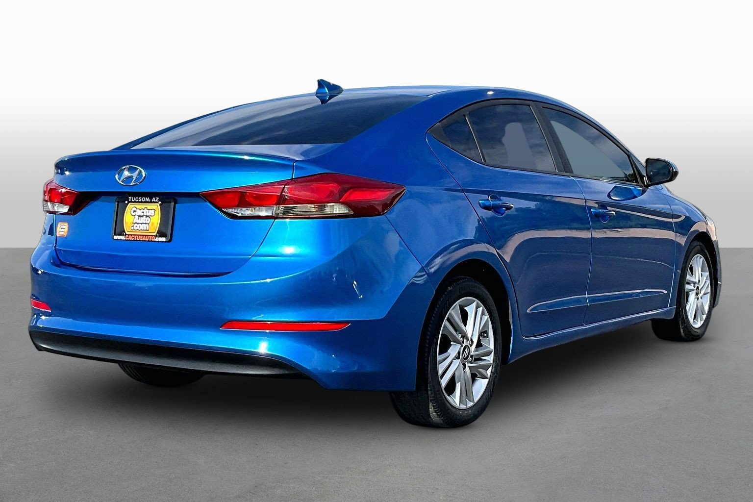 Used 2017 Hyundai Elantra SE FWD image 2