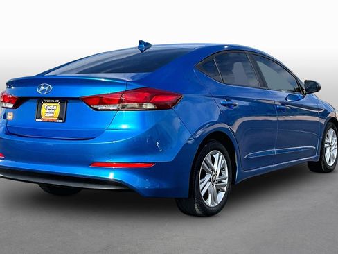 Used 2017 Hyundai Elantra SE FWD image 2