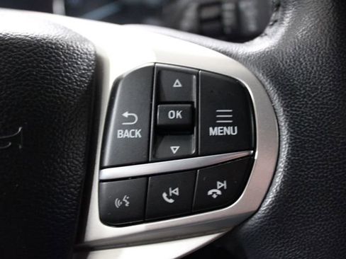 Used 2023 Ford Explorer XLT image 33