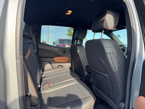 Certified 2025 GMC Canyon AT4 w/ AT4 Premium Package AWD/4WD image 10