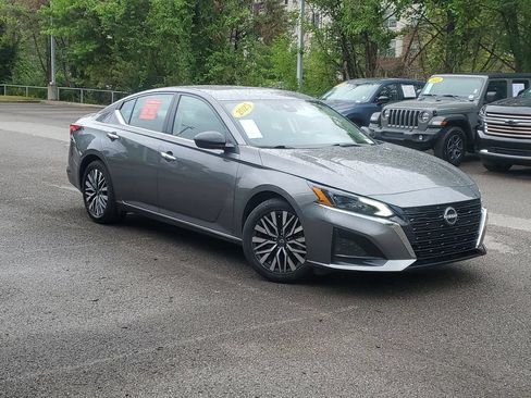 Certified 2025 Nissan Altima 2.5 SV FWD image 31