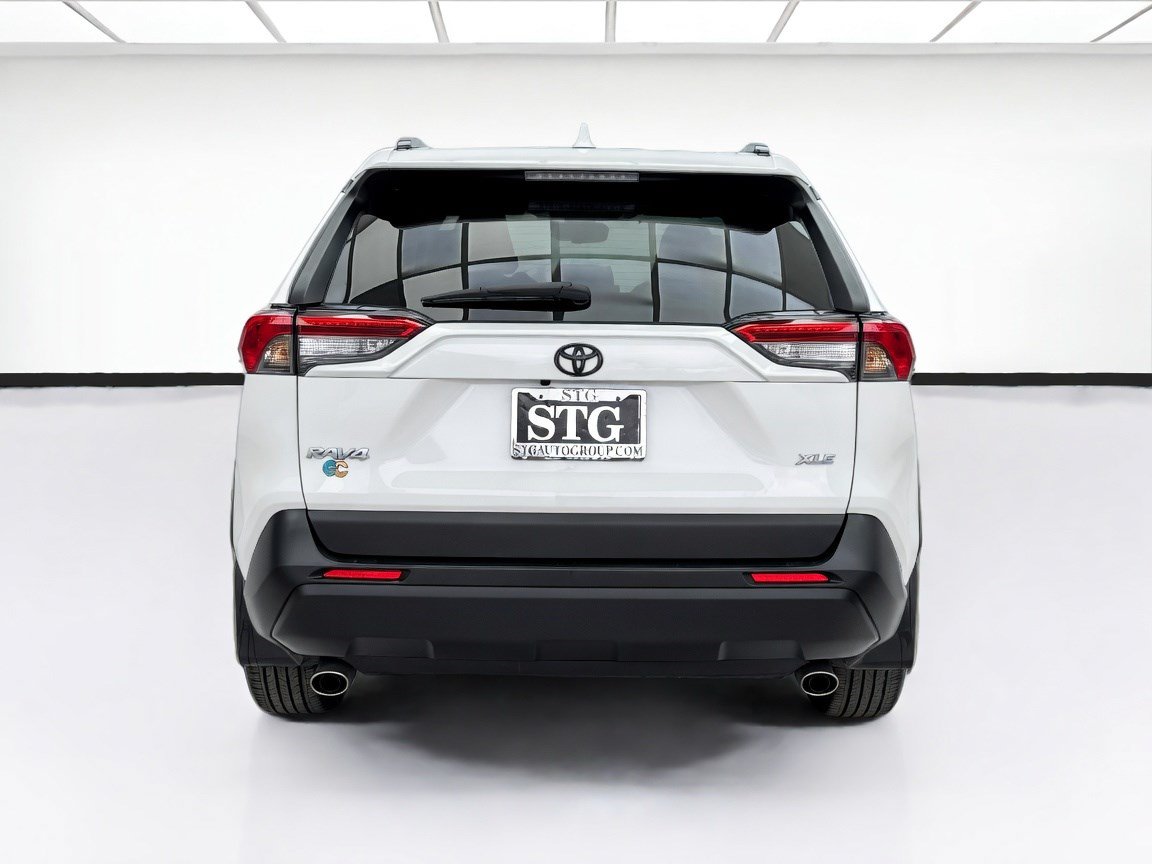 Used 2021 Toyota RAV4 XLE w/ Carpet Mat Package (TMS) FWD image 5
