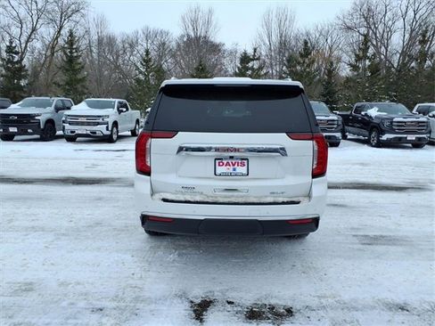 Used 2024 GMC Yukon XL SLT w/ SLT Premium Package image 4