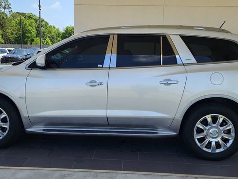 Used 2011 Buick Enclave CXL FWD image 11