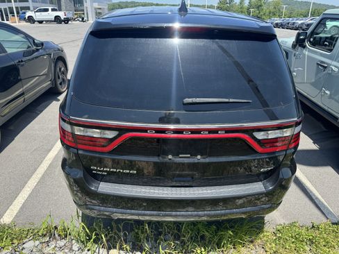 Used 2017 Dodge Durango GT AWD/4WD image 2