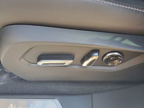 Used 2025 Acura RDX SH-AWD image 18