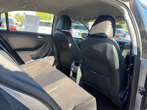 Used 2012 Volkswagen Jetta SE FWD image 18