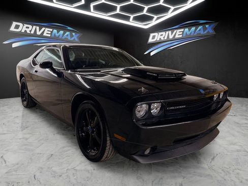 Used 2010 Dodge Challenger R/T w/ Mopar 10 Pkg RWD image 3