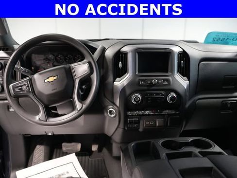 Used 2024 Chevrolet Silverado 2500 Custom w/ Custom Value Package image 2