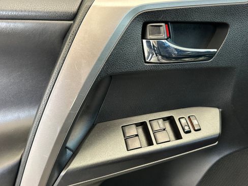 Certified 2017 Toyota RAV4 XLE w/ Carpet Mat Package FWD image 10