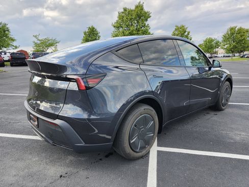 Used 2026 Tesla Model Y AWD image 14