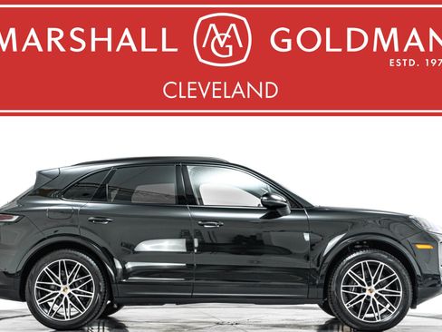Used 2025 Porsche Cayenne AWD/4WD image 1