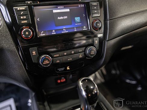 Used 2020 Nissan Rogue SV image 28