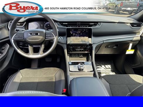 New 2025 Jeep Grand Cherokee L Altitude image 2