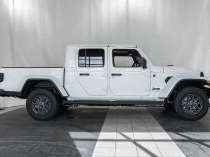 New 2026 Jeep Gladiator Sport