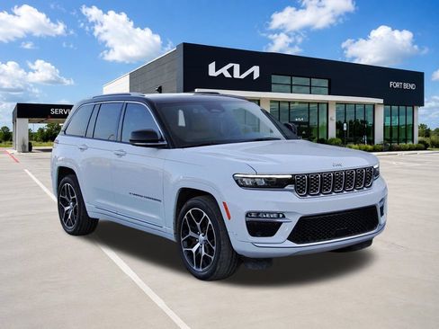 Used 2022 Jeep Grand Cherokee Summit AWD/4WD image 3