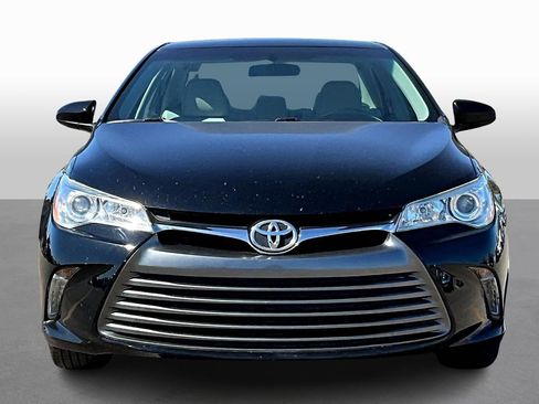 Used 2017 Toyota Camry LE image 3