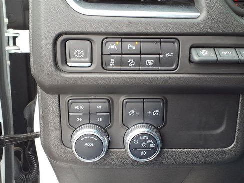 Used 2022 GMC Yukon AT4 w/ Technology Package image 29