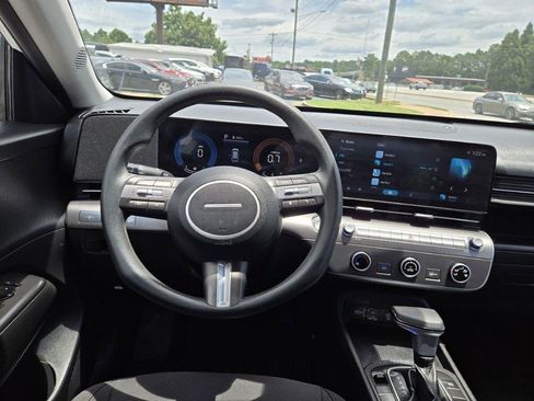 Used 2025 Hyundai Kona SE FWD image 16
