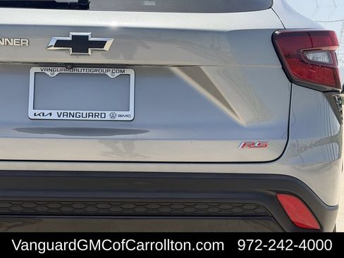 Used 2024 Chevrolet Trax RS FWD image 8
