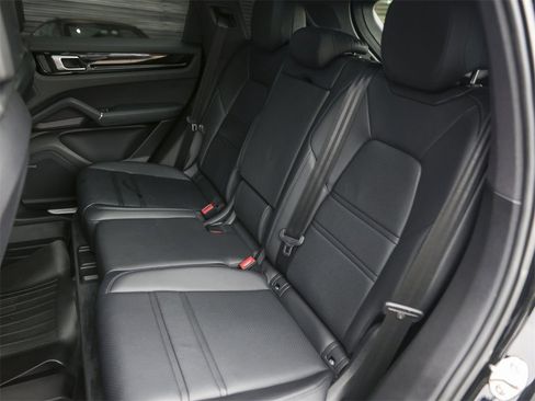 Certified 2023 Porsche Cayenne image 32