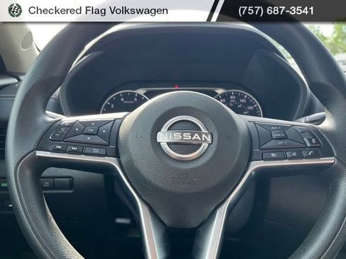 Used 2024 Nissan Sentra SV FWD image 34